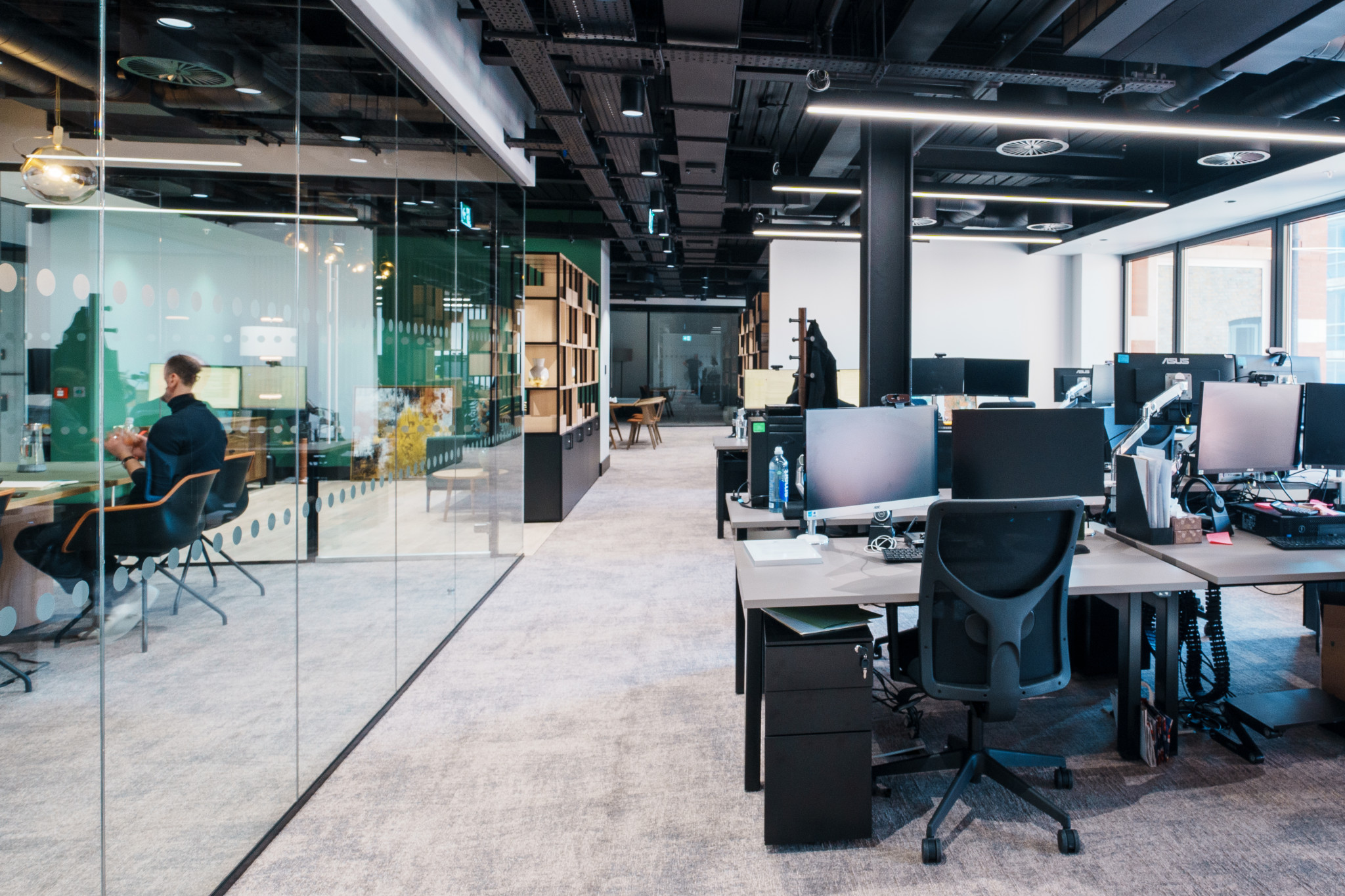 An office space inside 33 Kingsway, London
